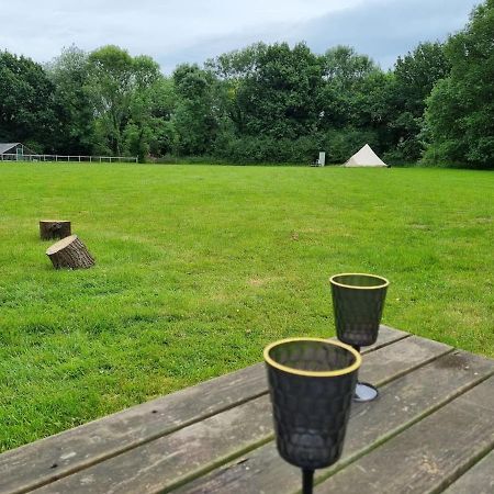 Glamping In Style Bell Tent Hotel Ifield Eksteriør billede