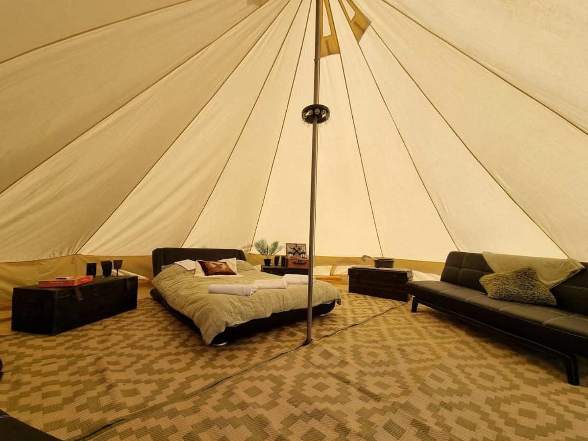 Glamping In Style Bell Tent Hotel Ifield Eksteriør billede